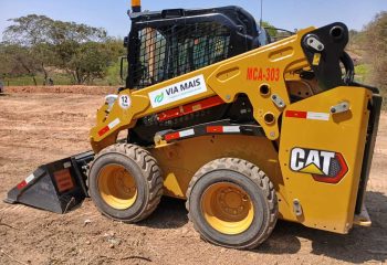 Locação de Minicarregadeira cat 250